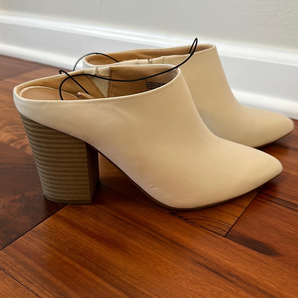 Express, white booties, size 7